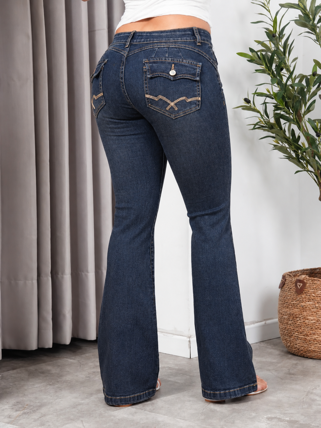 Jean Flare con Bolsillos Bordados Lucía Madera