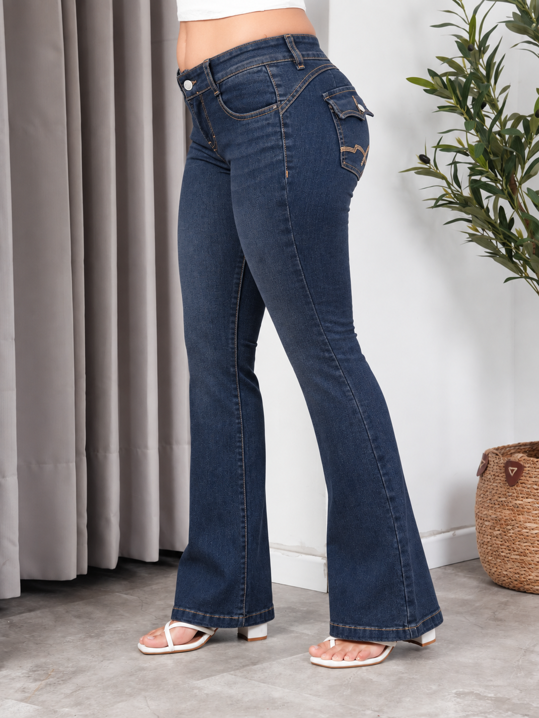 Jean Flare con Bolsillos Bordados Lucía Madera