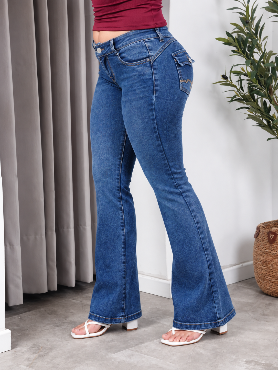 Jean Flare con Bolsillos Bordados Lucía Azul