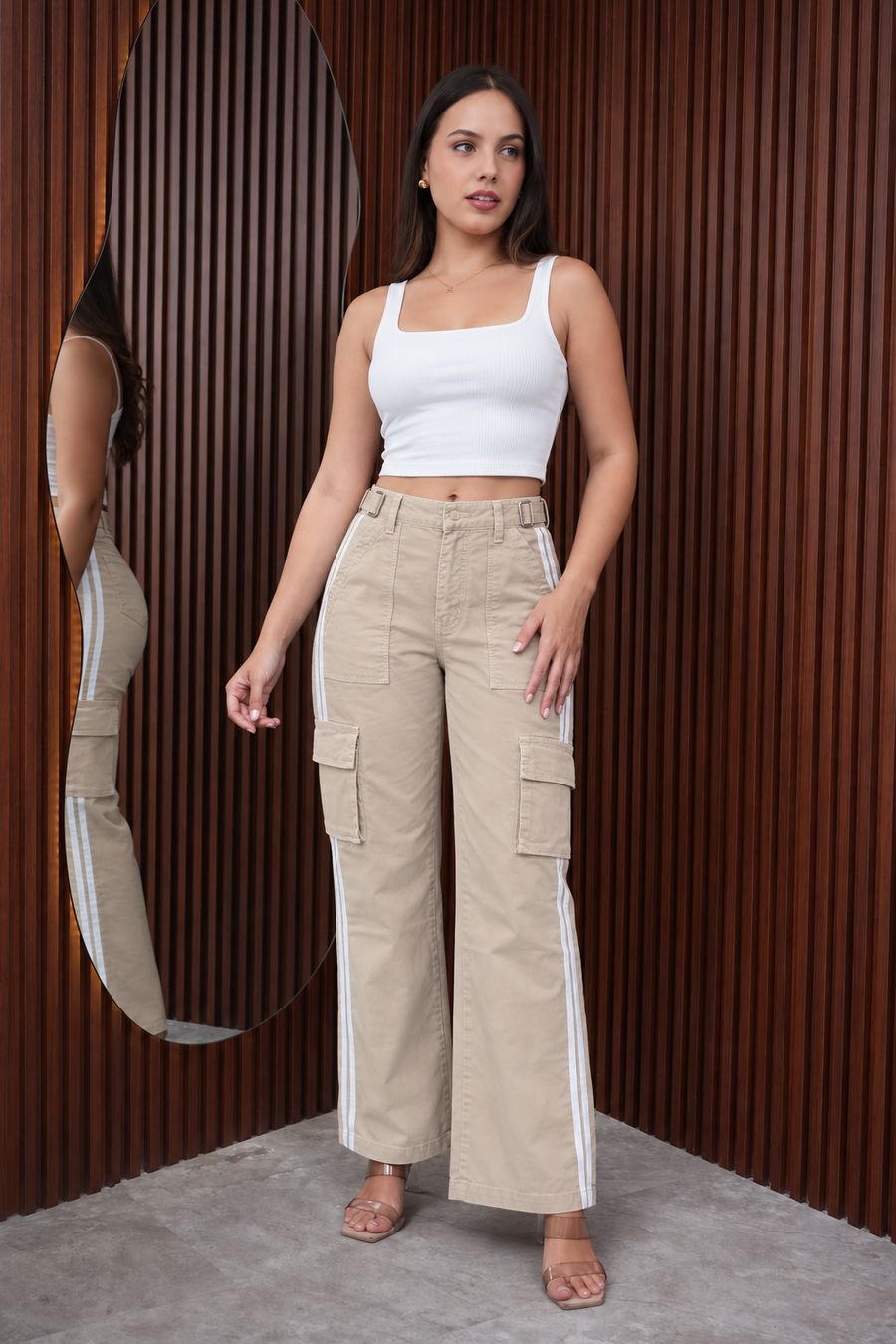 Pantalón Cargo Drill con Regulador y Franjas Beige