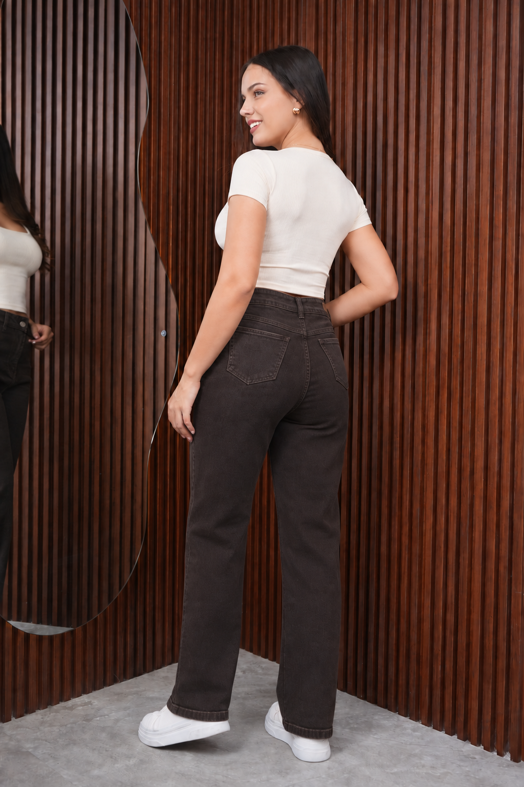 Jean Recto Rígido Café