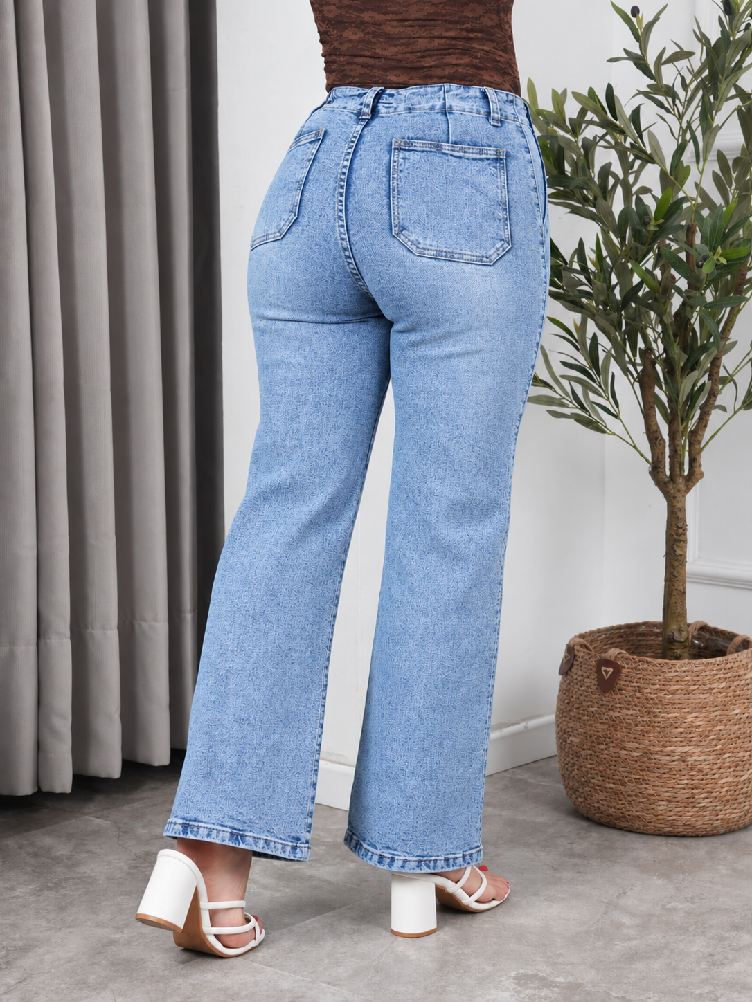 Jean Wide Leg con Pinzas Frontales Celeste