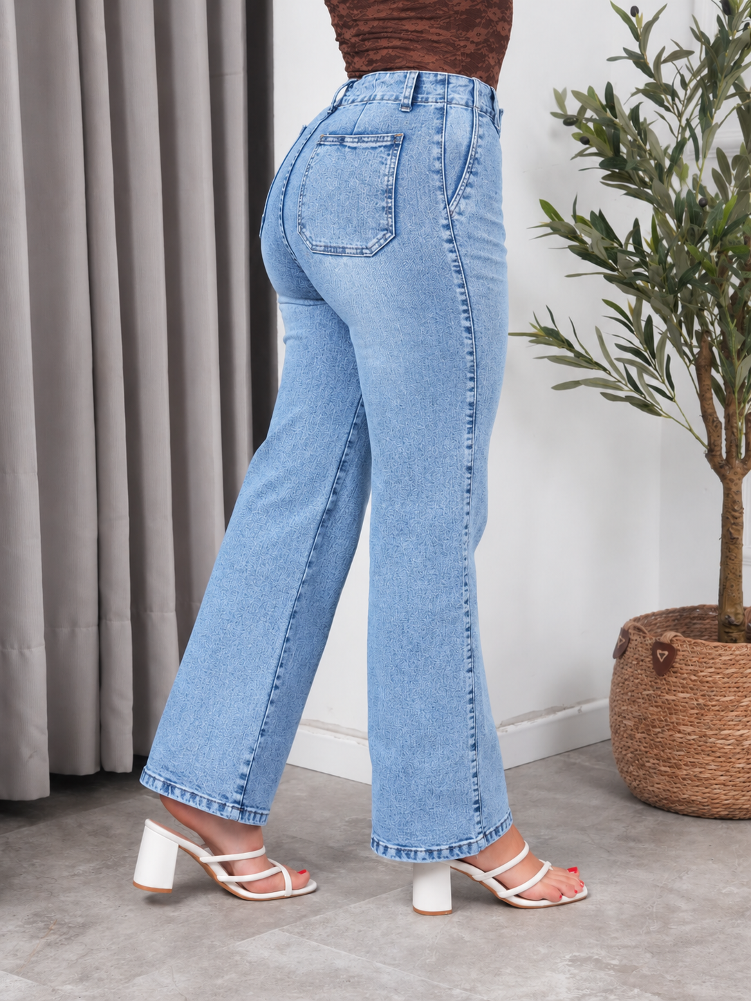 Jean Wide Leg con Pinzas Frontales Celeste